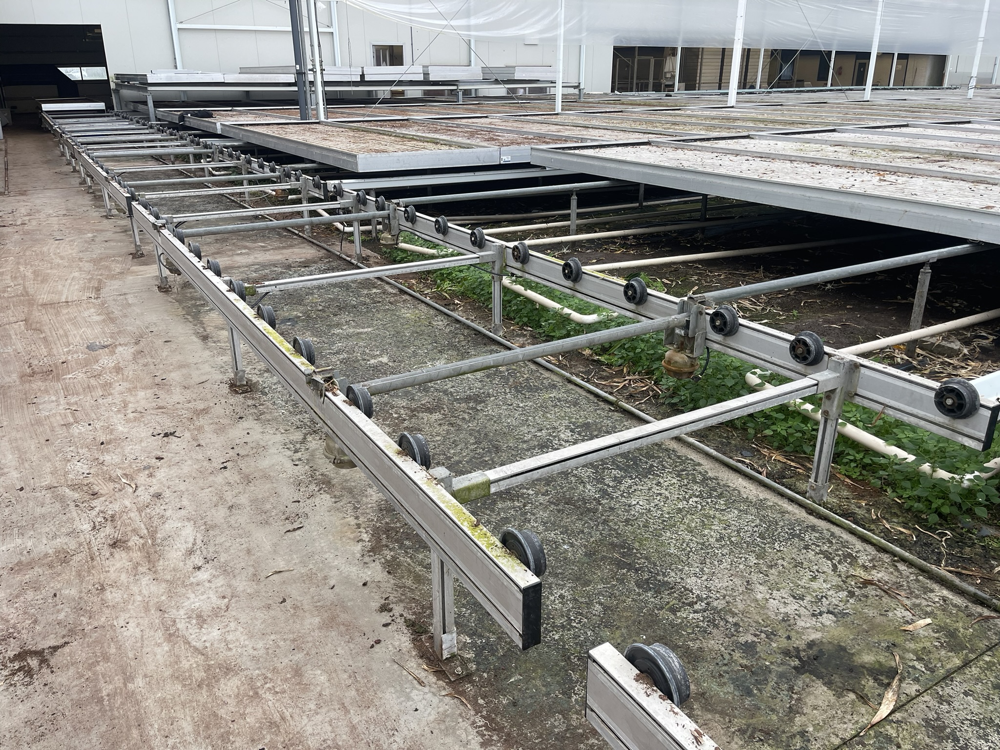 Aluminum mobile container tracks