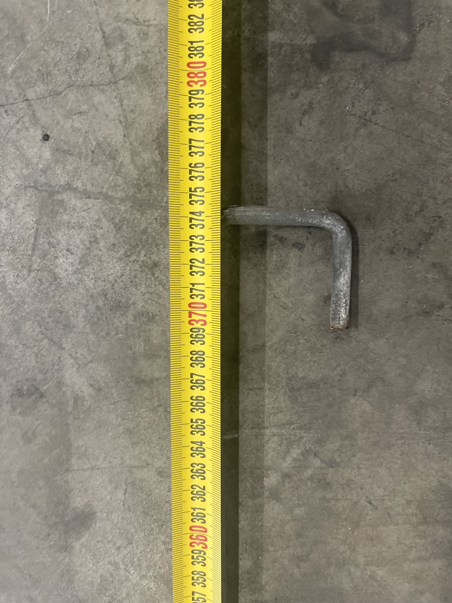 Cultivation gutters suspension hooks