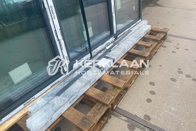 Nieuwe aluminium kozijnen 3000x1600 mm