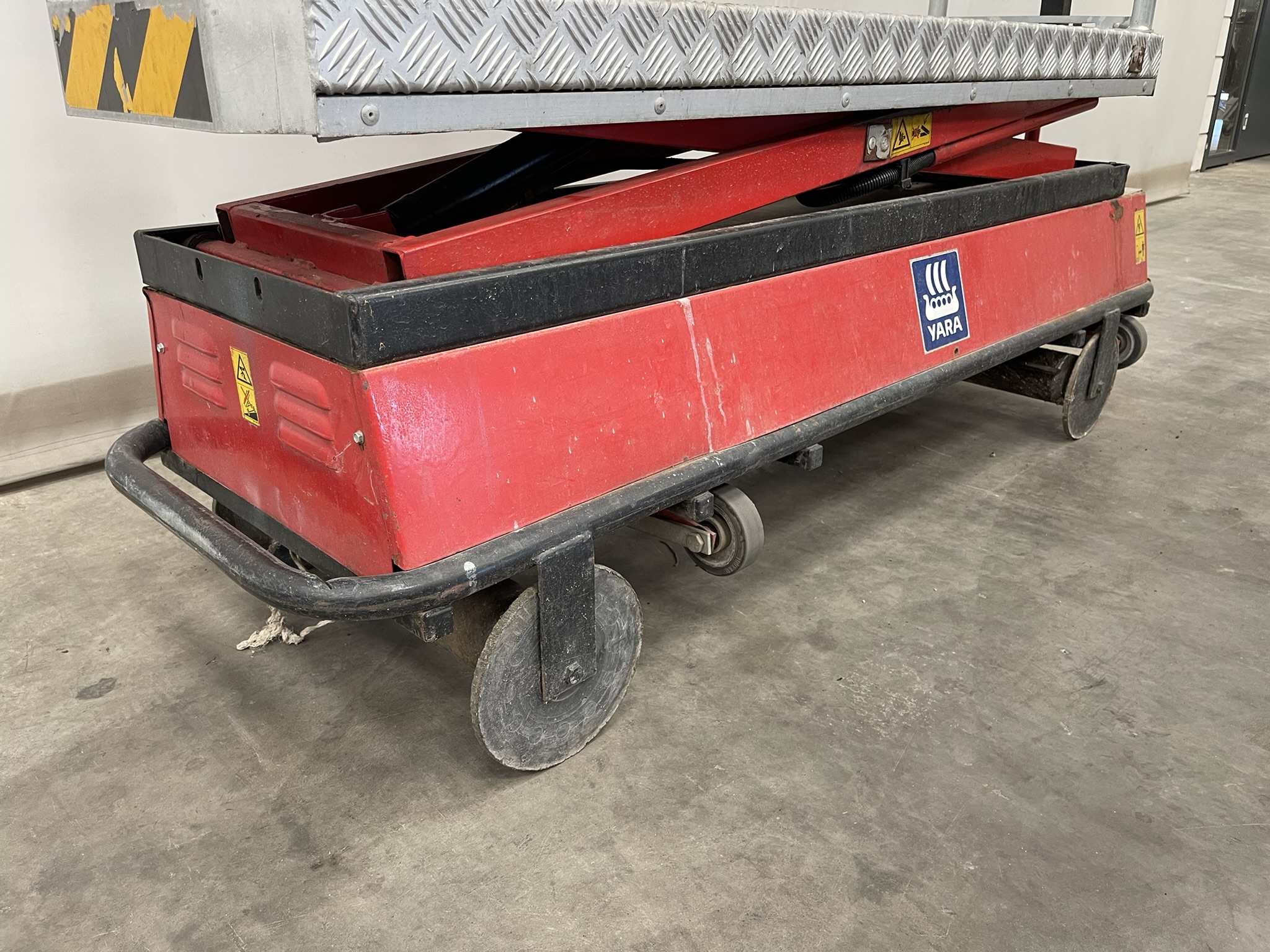 Berg pipe rail aerial work platform