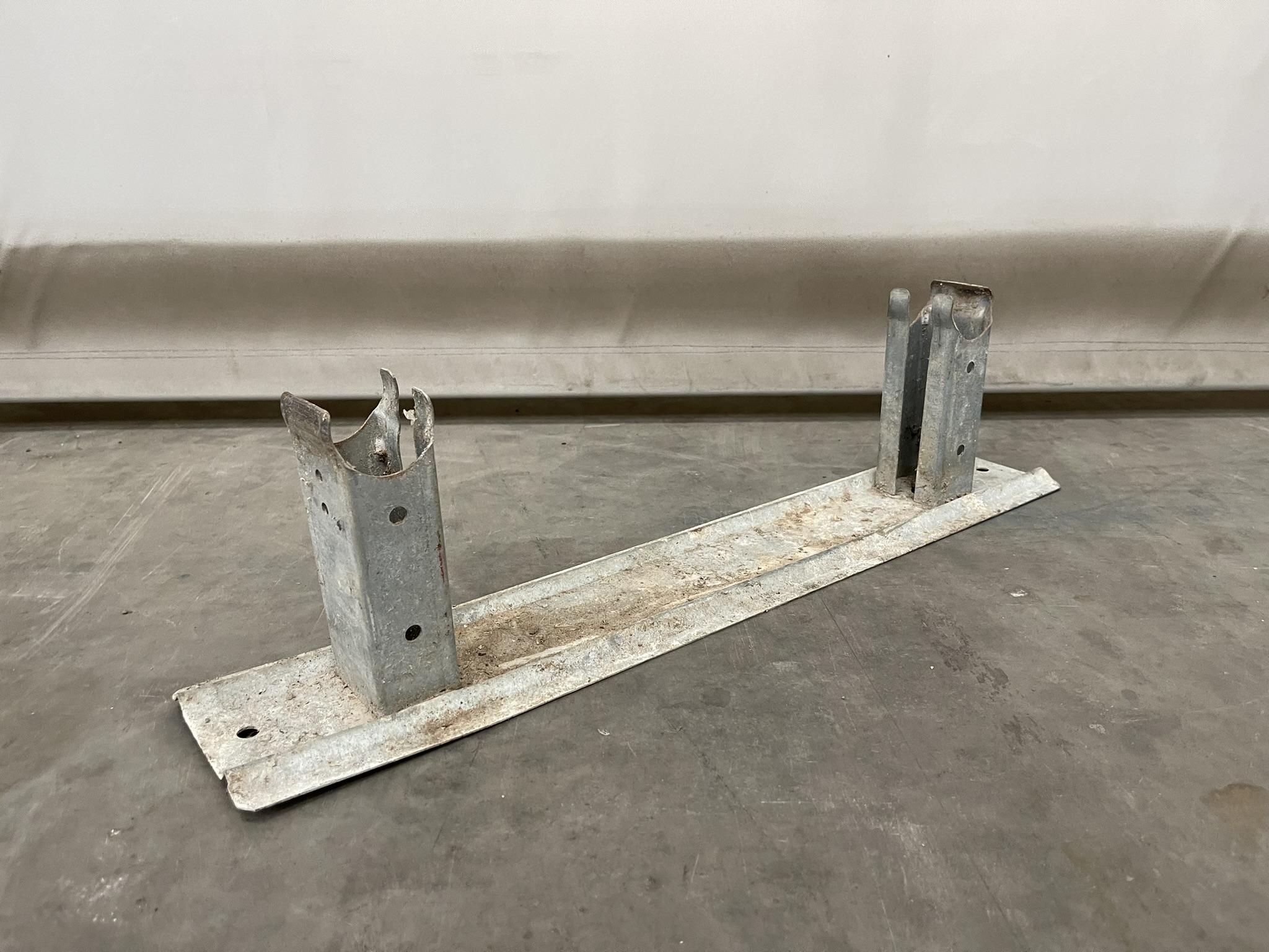 Pipe rail supports clamped 120 mm