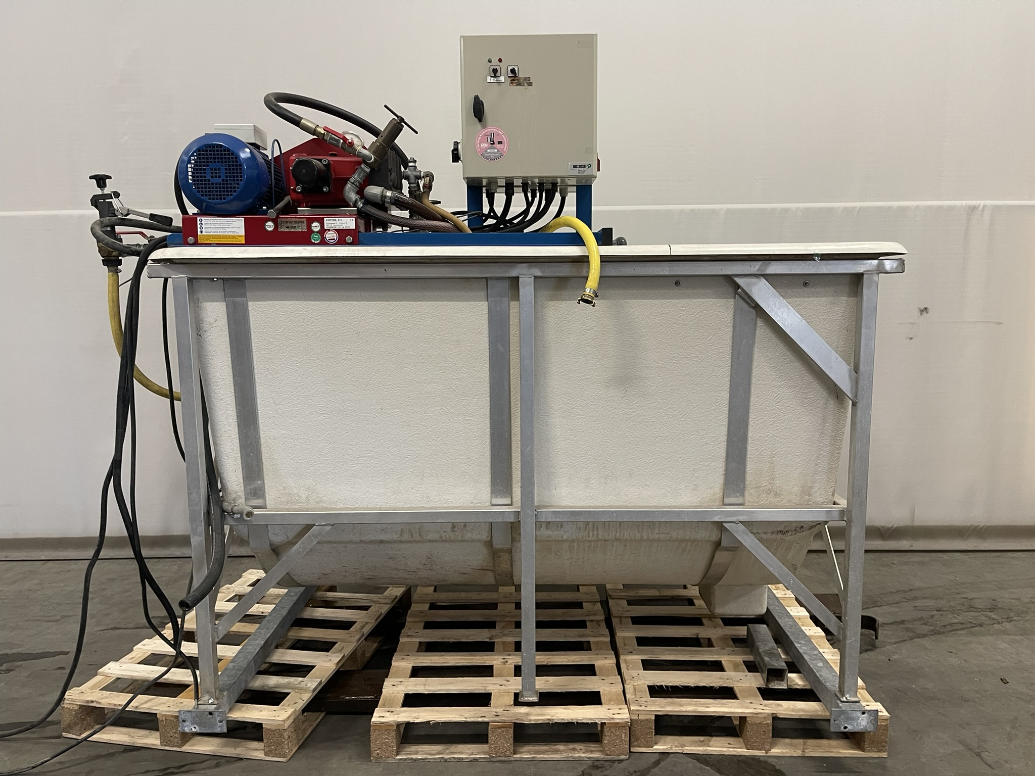 Empas pompset incl. 2300 liter bak