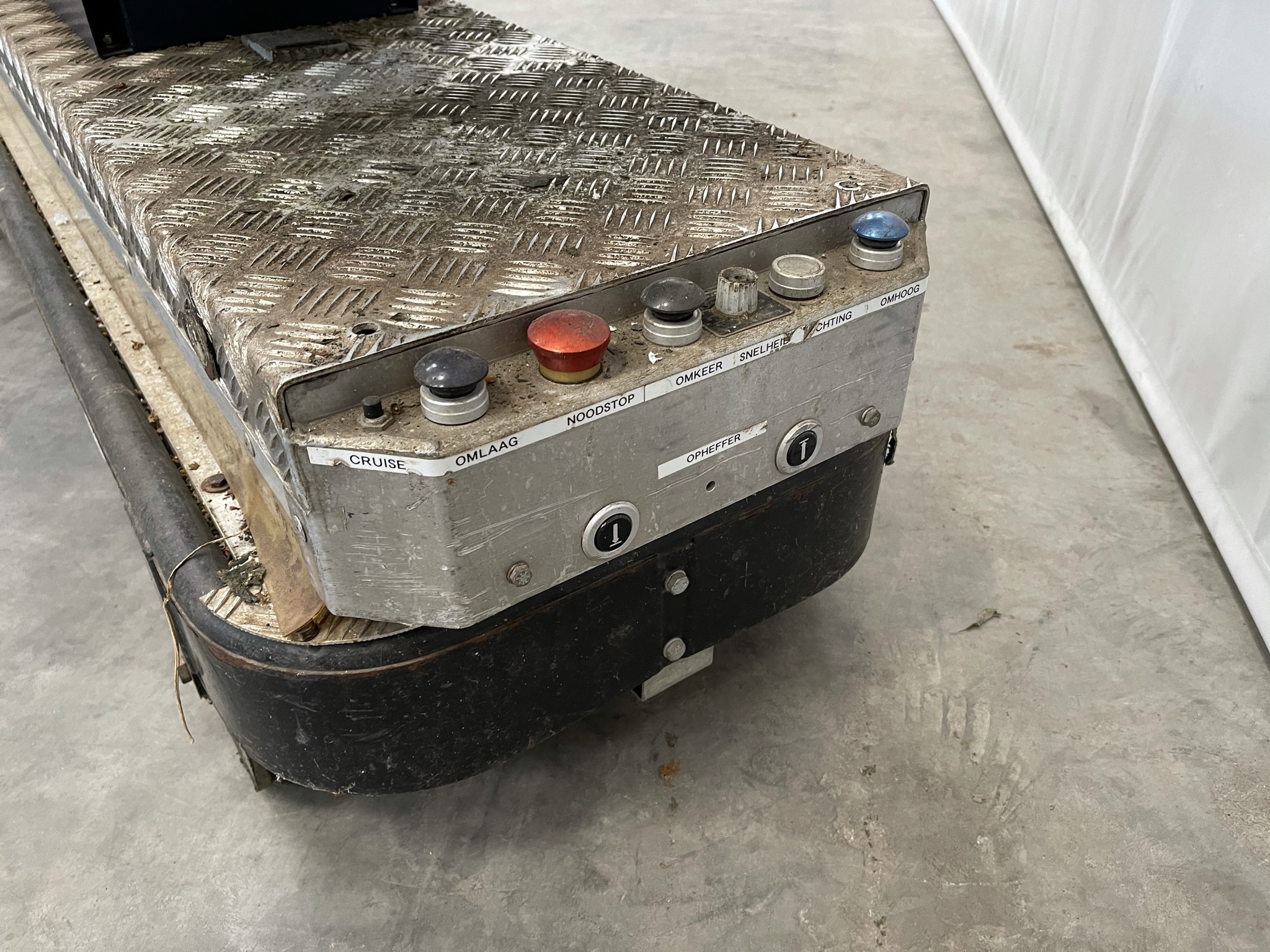 aerial work platforms including harvest bin