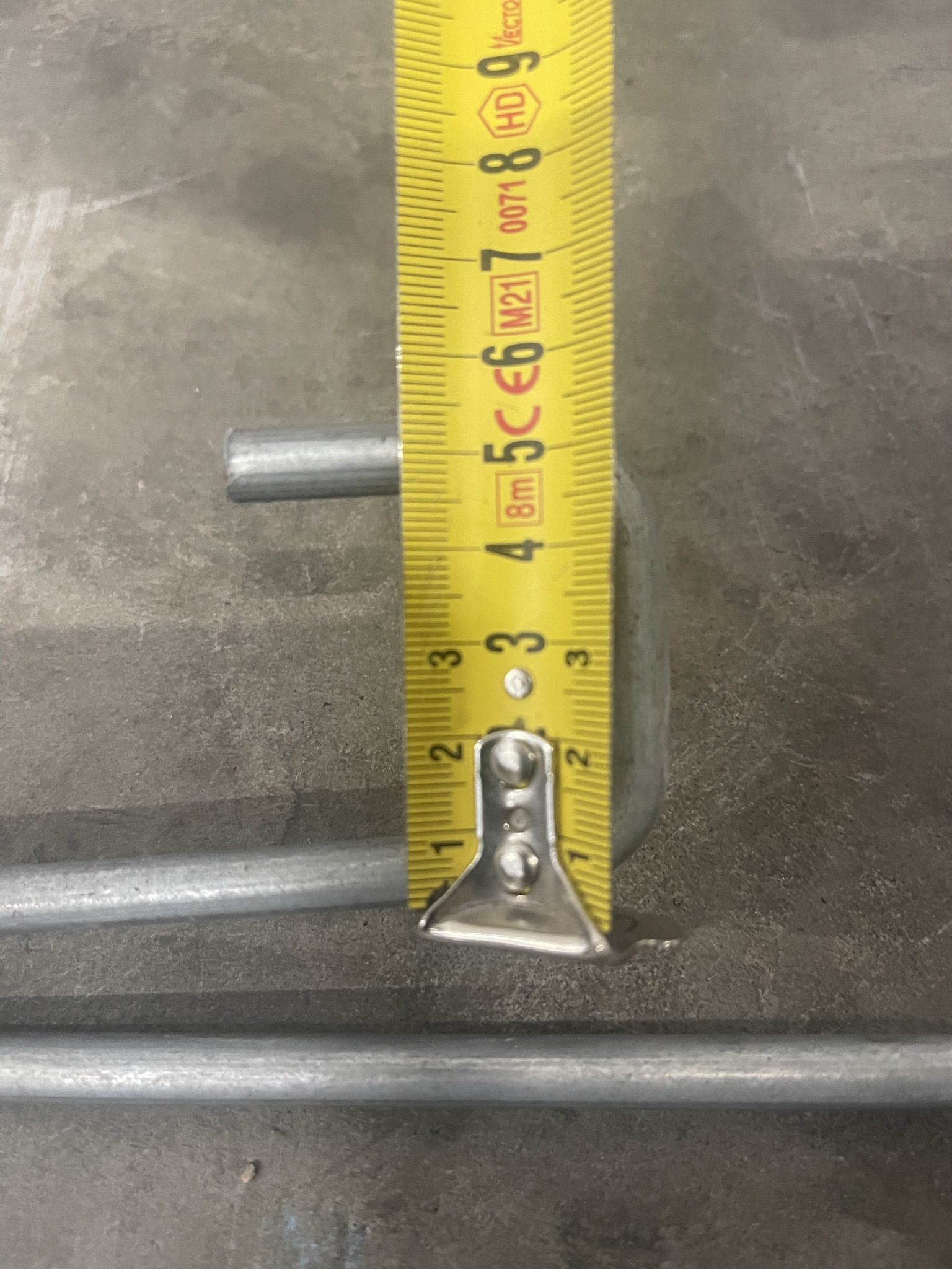 Cultivation gutters suspension hooks