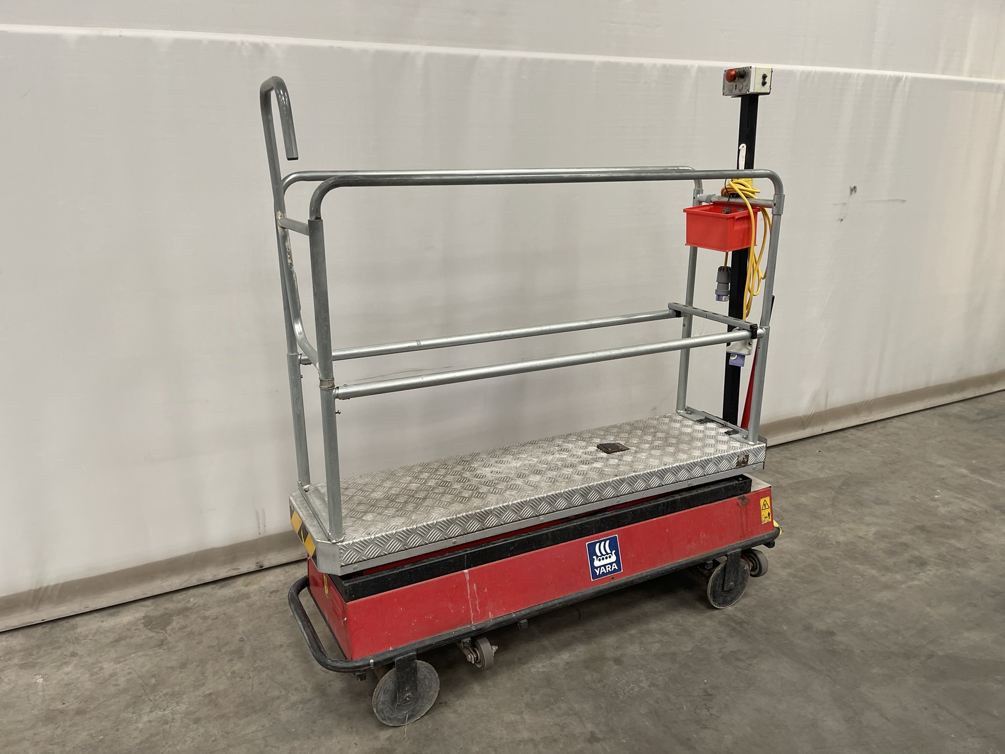 Berg pipe rail aerial work platform