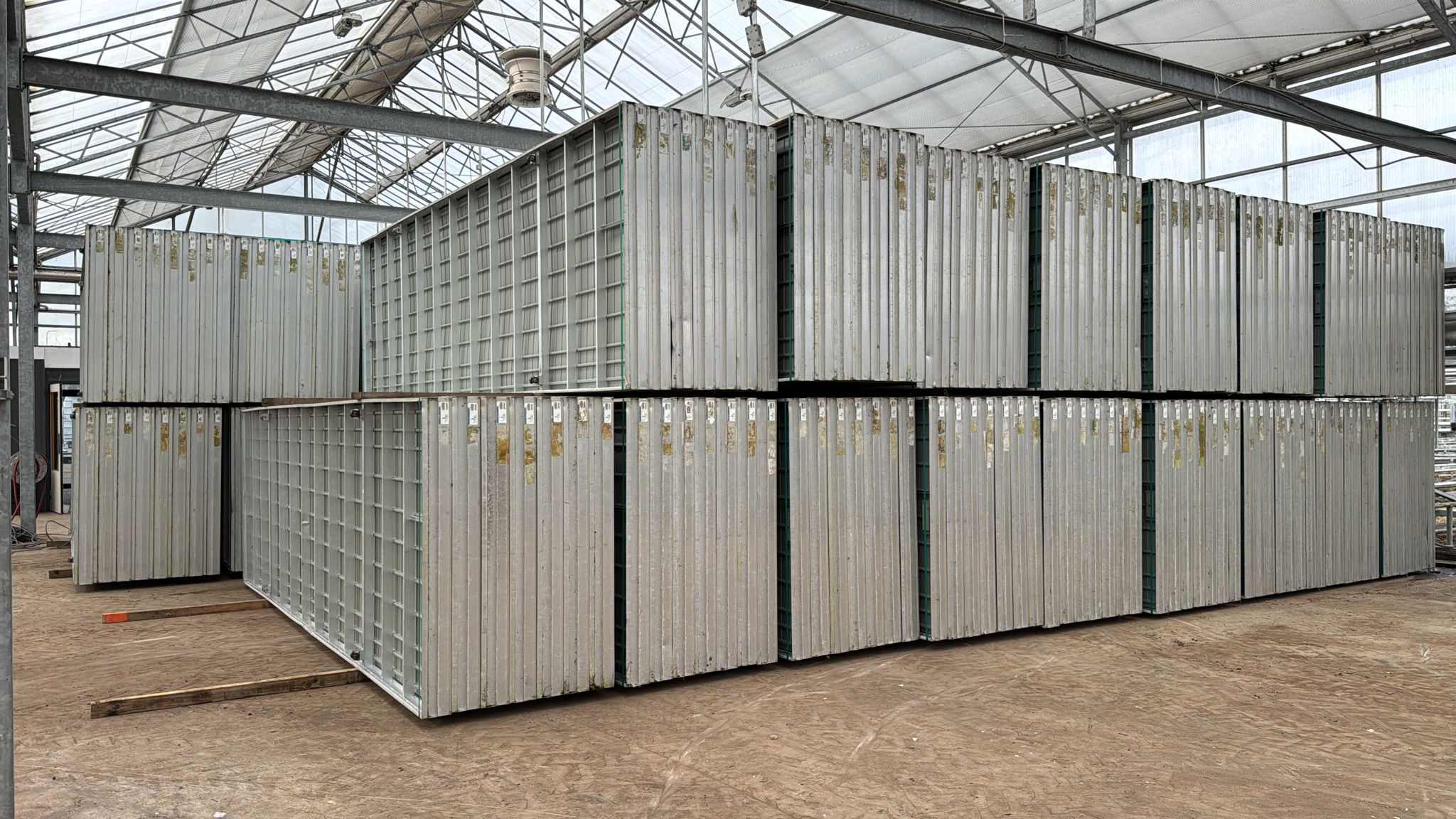 Aluminium rolcontainers with plastic ebb and flowbottom