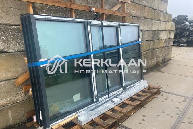 Nieuwe aluminium kozijnen 3000x1600 mm