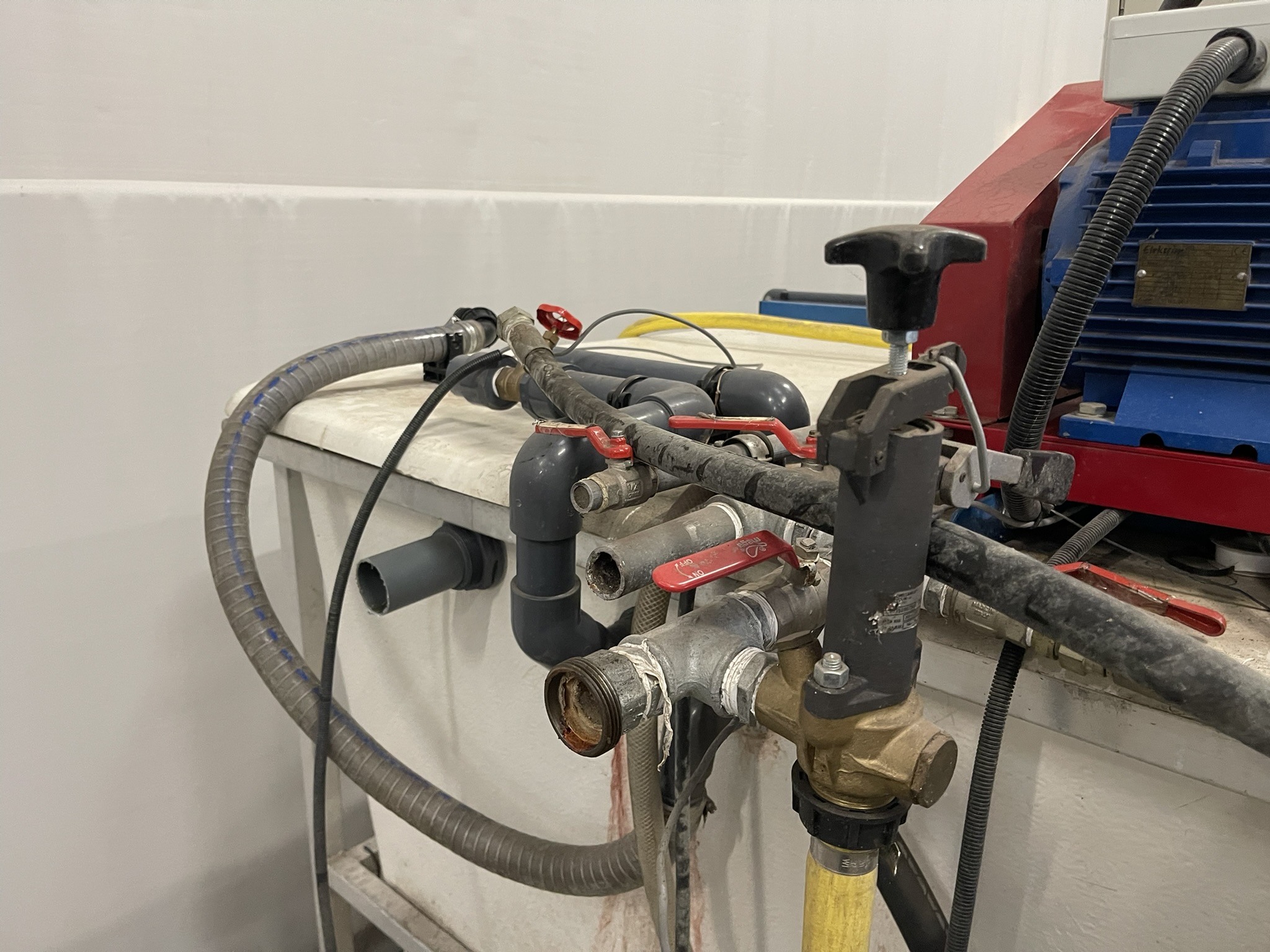 Empas pompset incl. 2300 liter bak