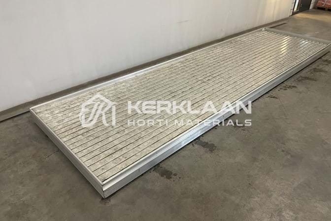 Aluminum mobile container with aluminium ebb and flow bottom