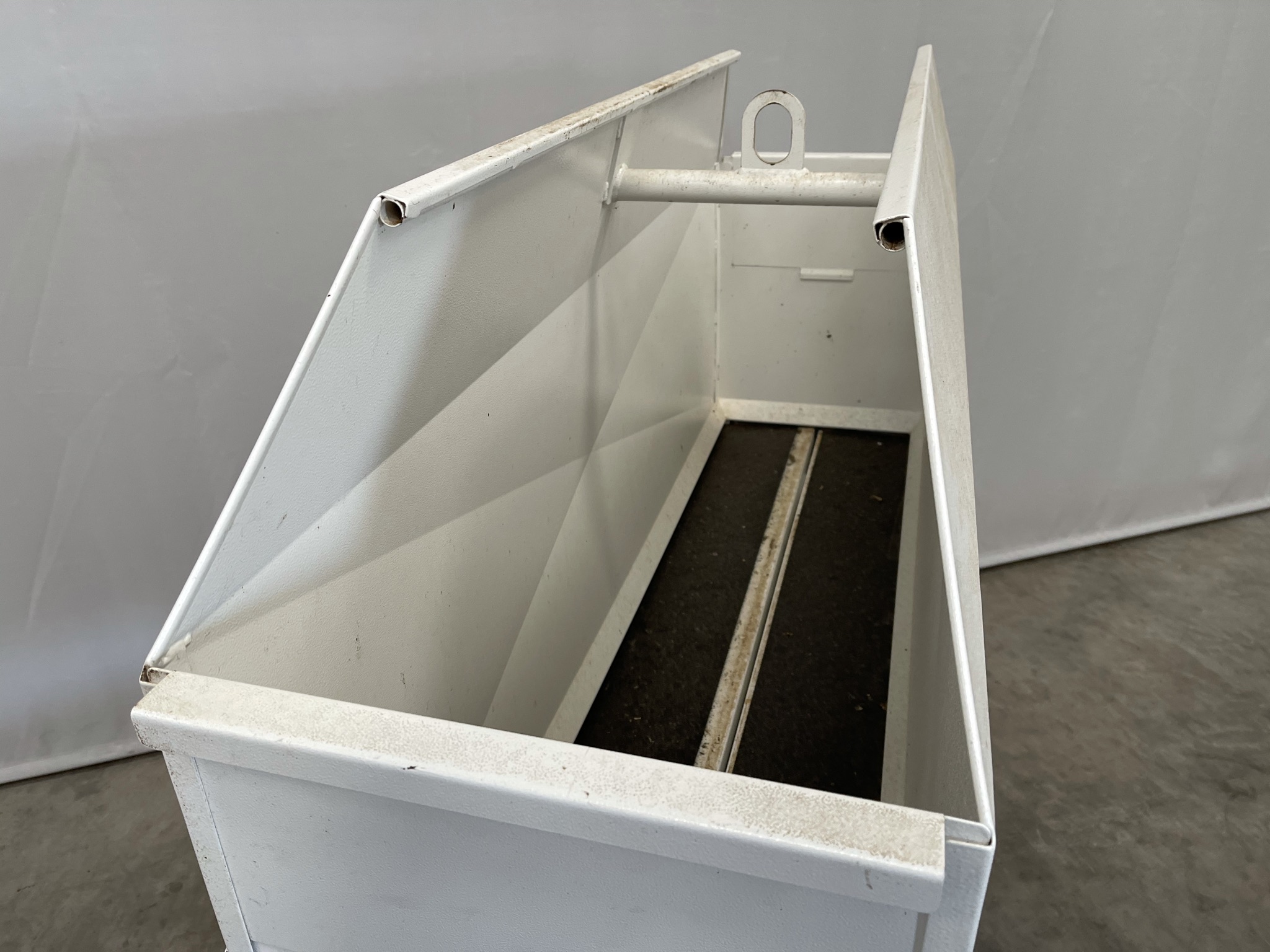 aerial work platforms including harvest bin