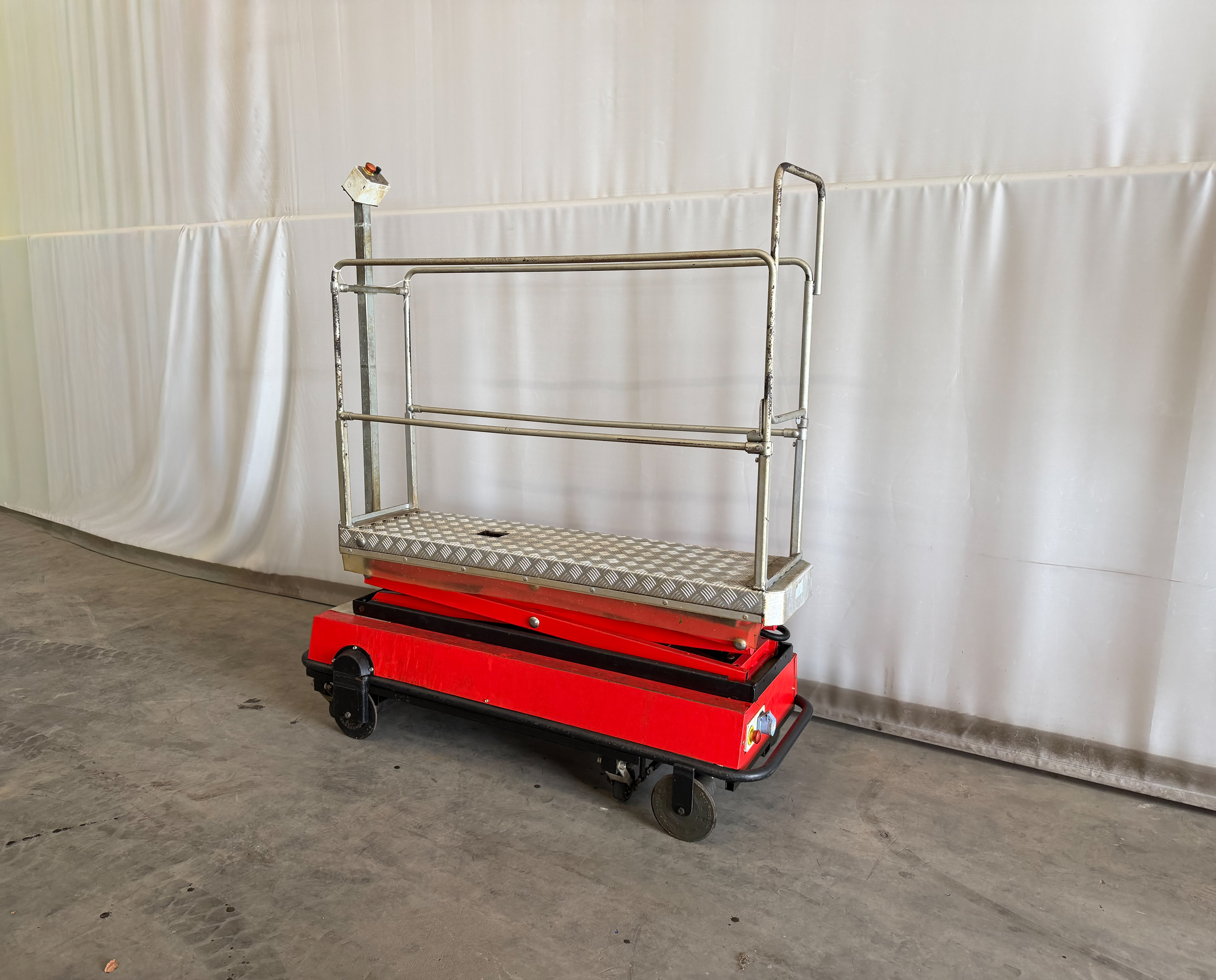 Berg pipe rail aerial worker