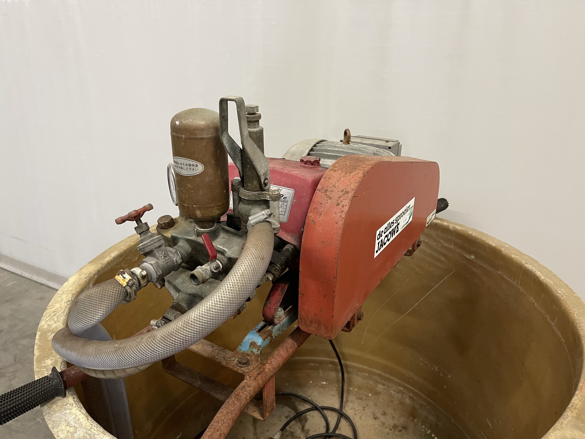 Pump incl. 650 liters barrel