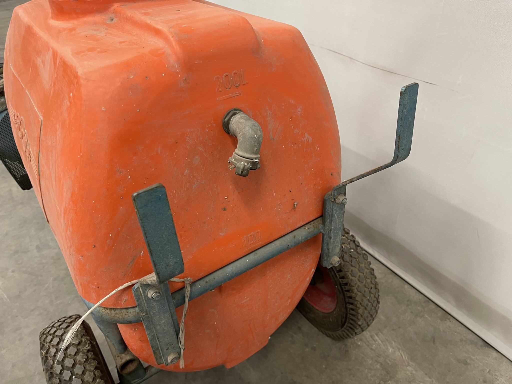 Empas 200 liter spraying trolley