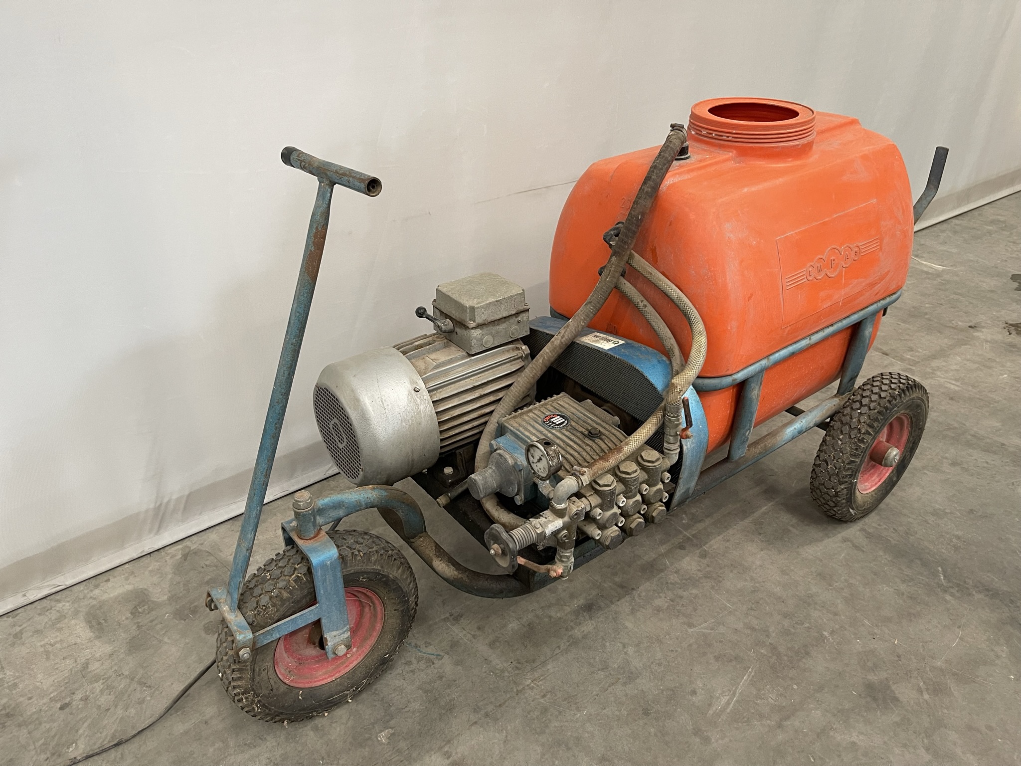 Empas 200 liter spraying trolley