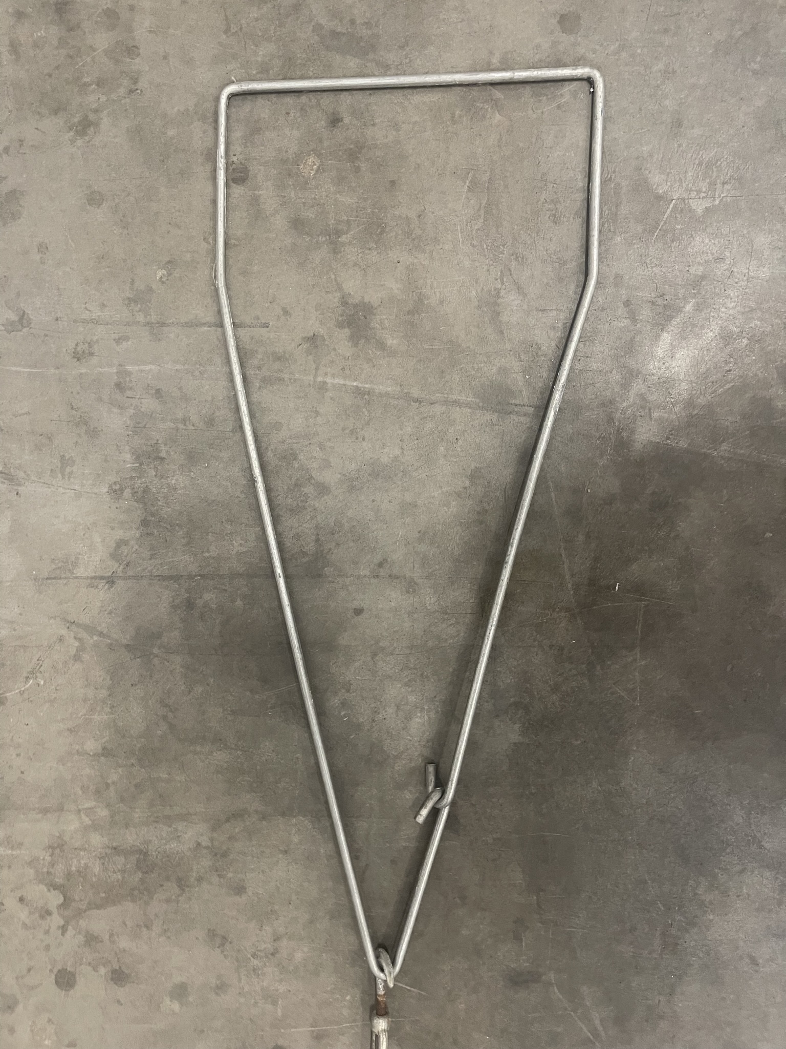 Cultivation gutters suspension hooks