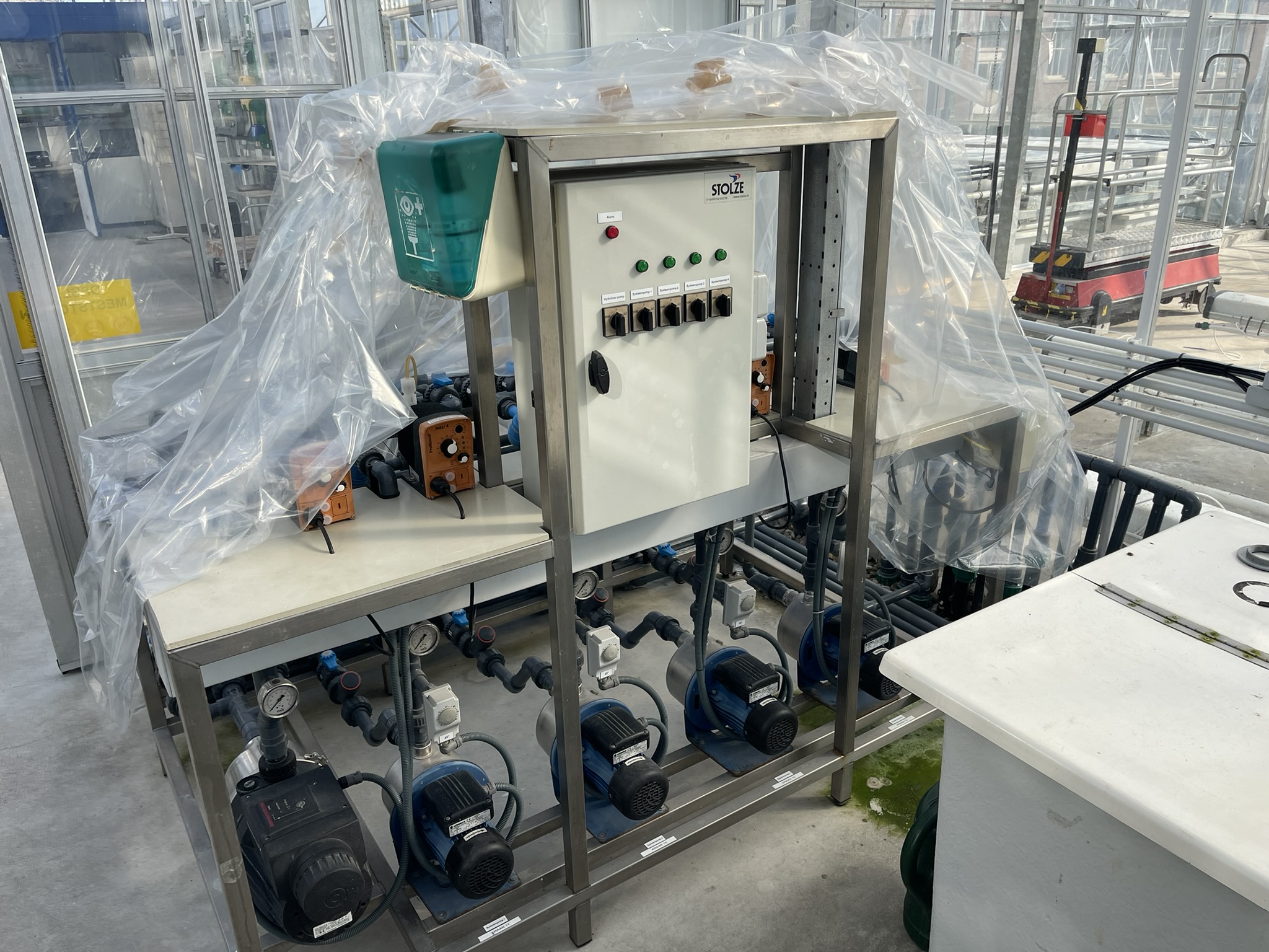 Complete turnkey test greenhouse 240 m²