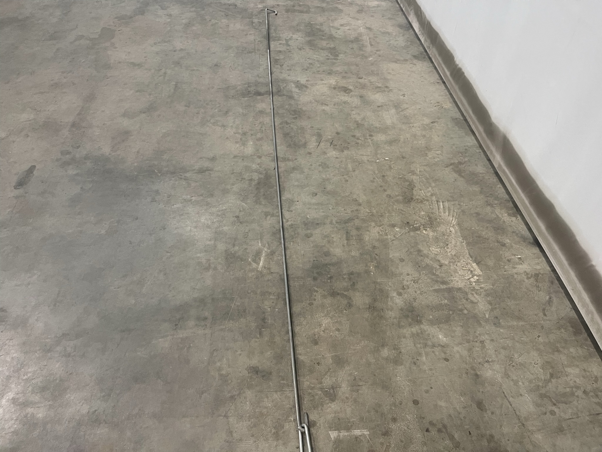 Cultivation gutters suspension hooks