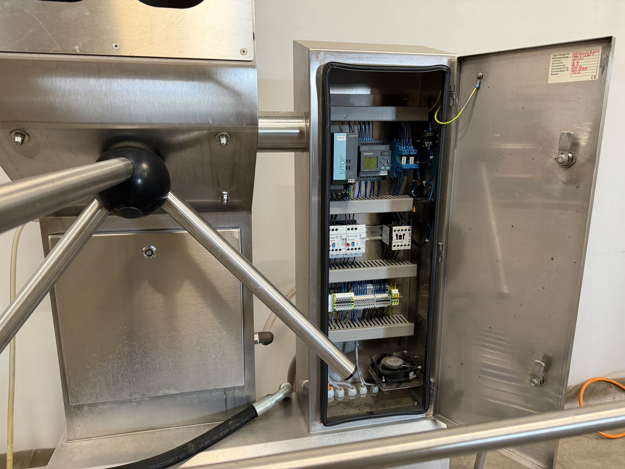 EDT Hygiene lock with shoe sole cleaning and hand disinfection