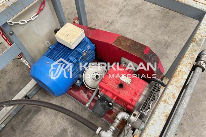 Pump unit for roll container conveyors