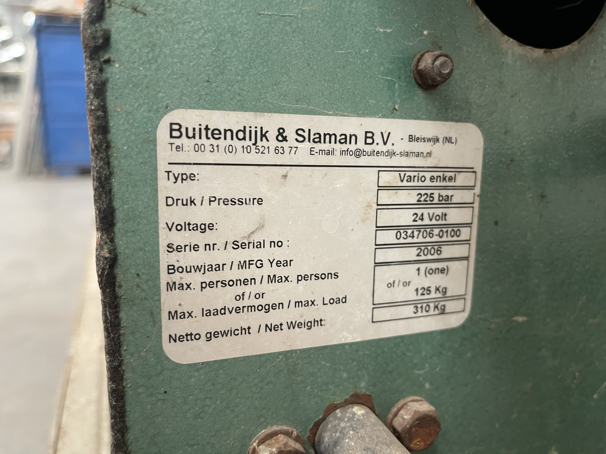 Pipe rail aerial platform incl. rope machine