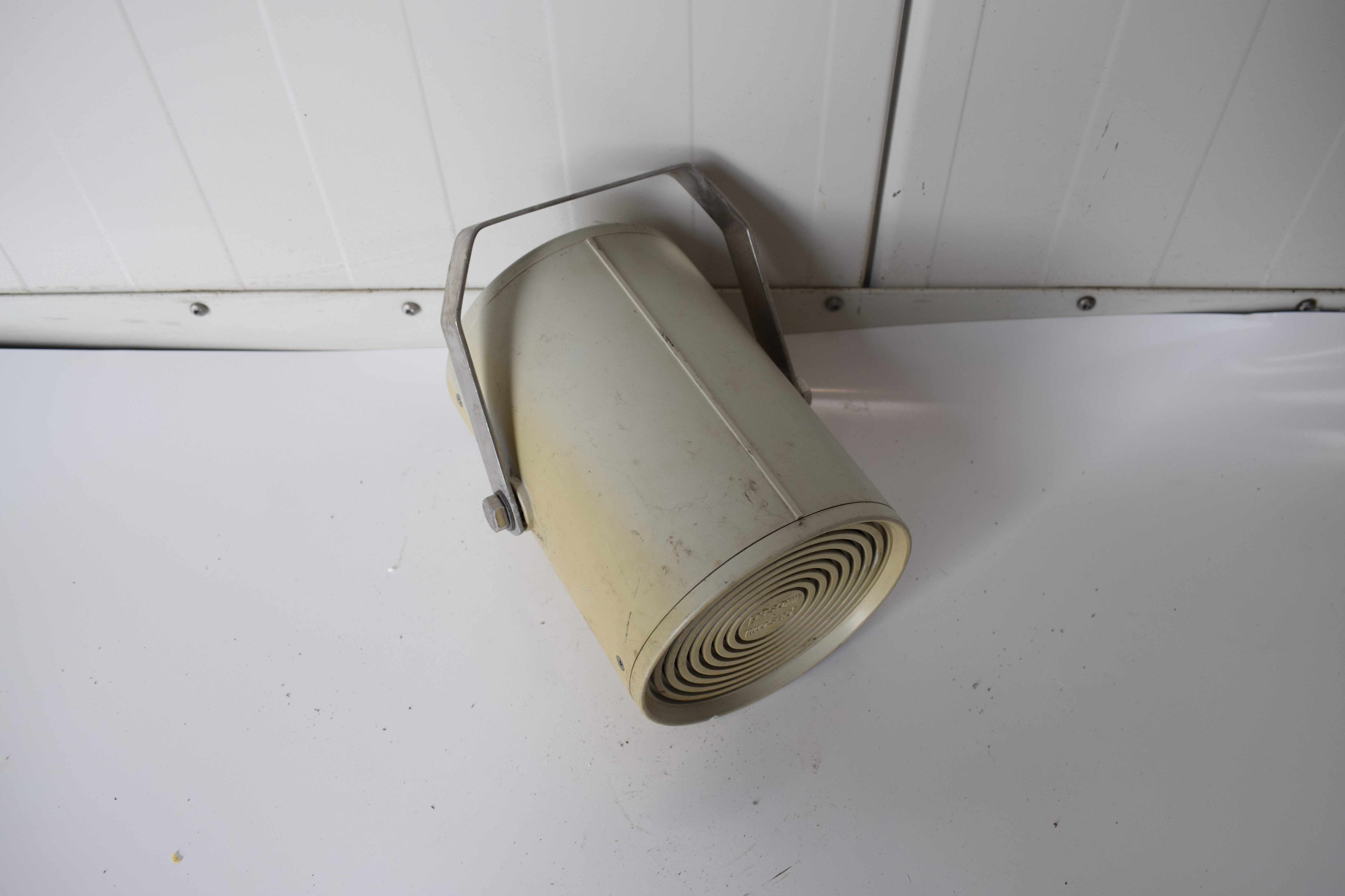 Paso moisture-proof speakers