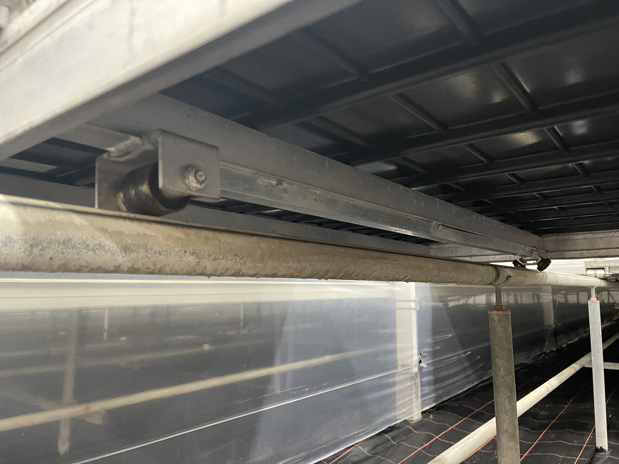 Aluminium mobilecontainers with plastic ebb and flowbottom