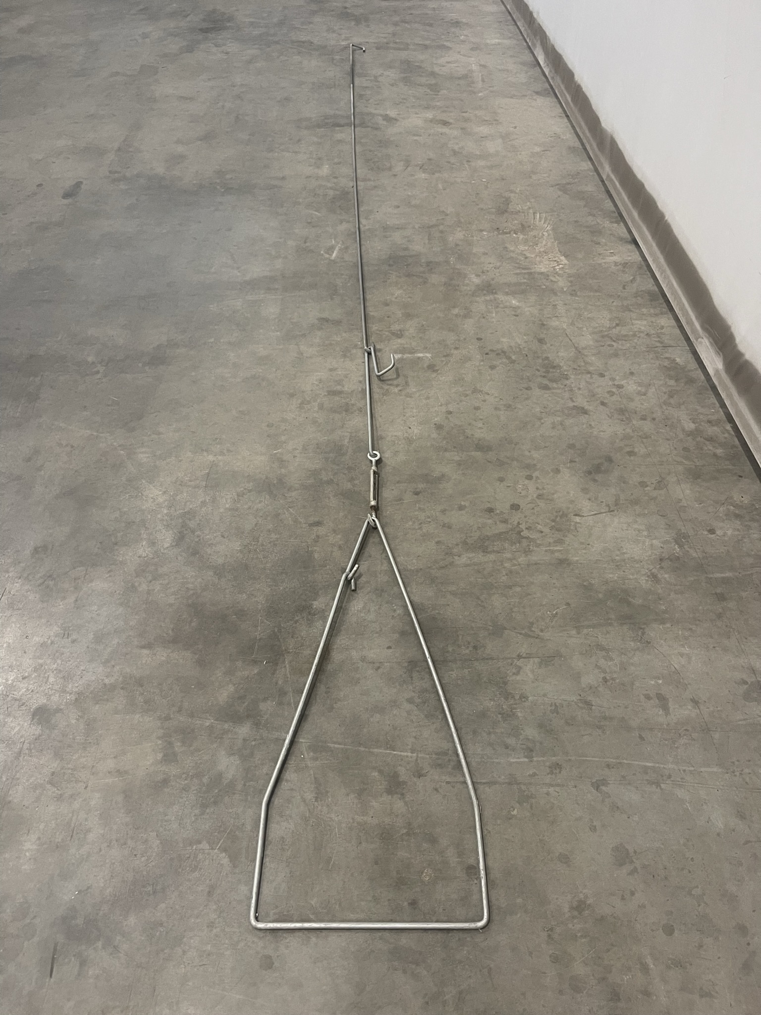 Cultivation gutters suspension hooks