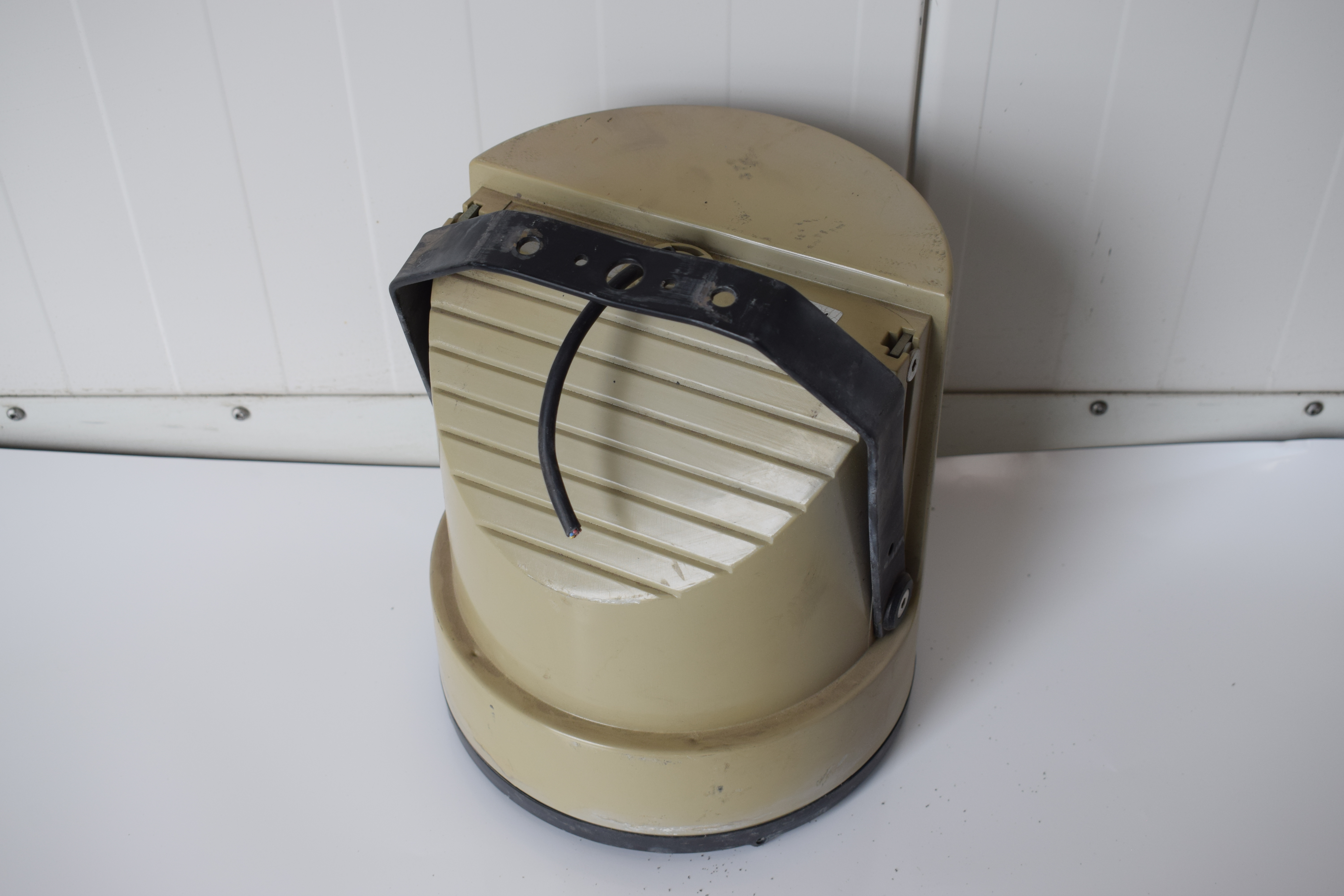 Paso moisture-proof speakers