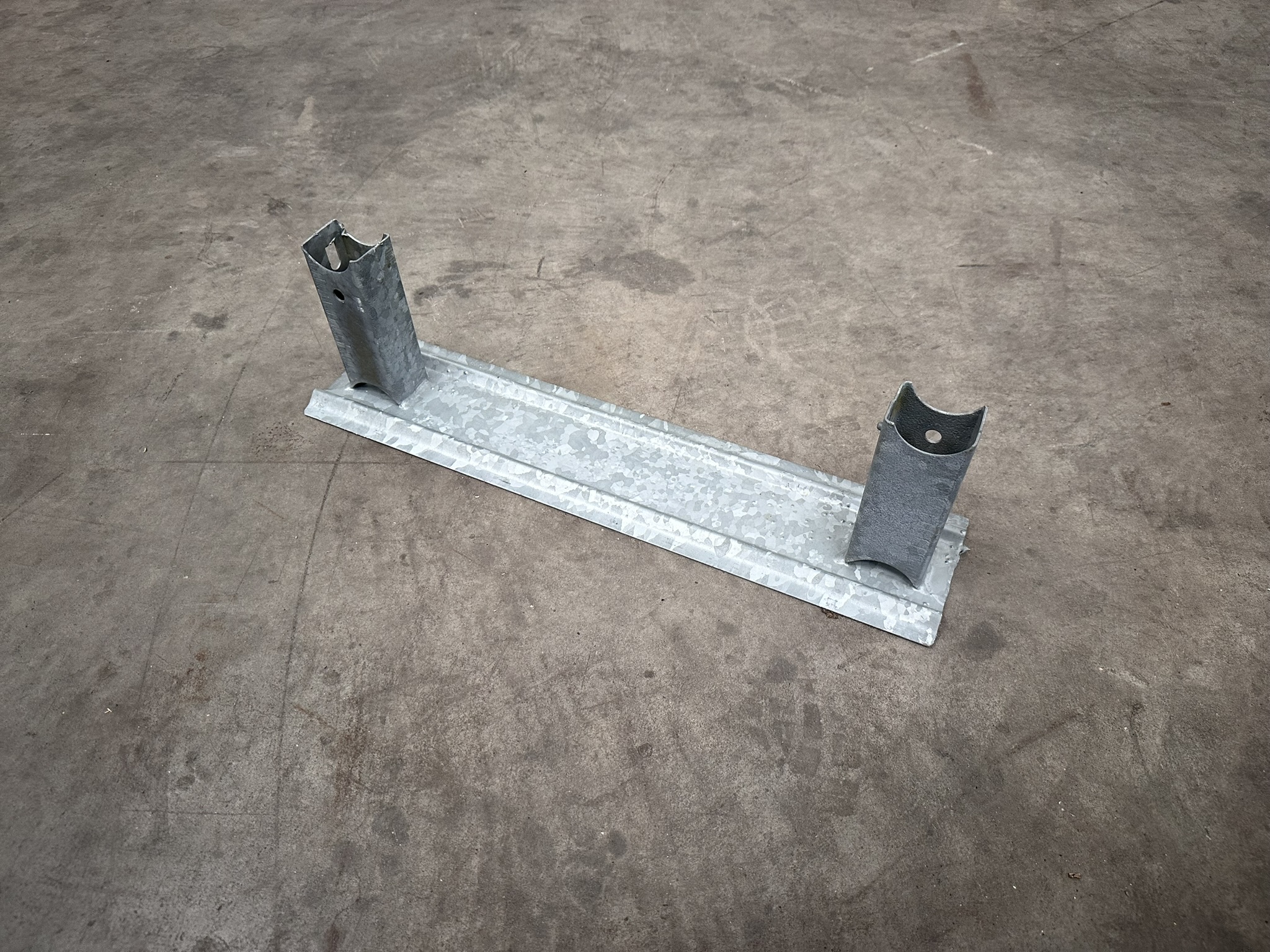 Pipe rail supports welded 120 mm