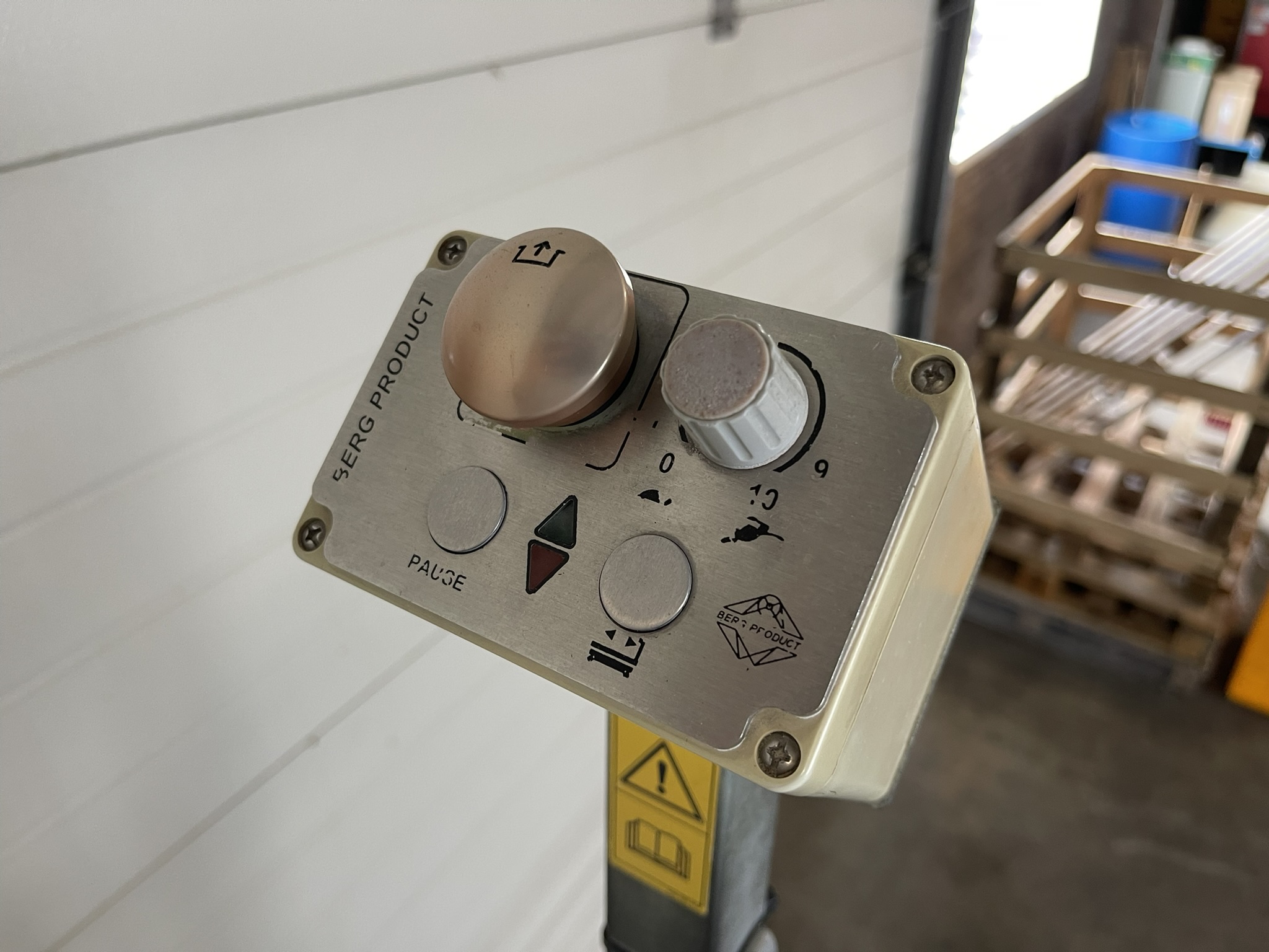 Berg pipe rail trolleys