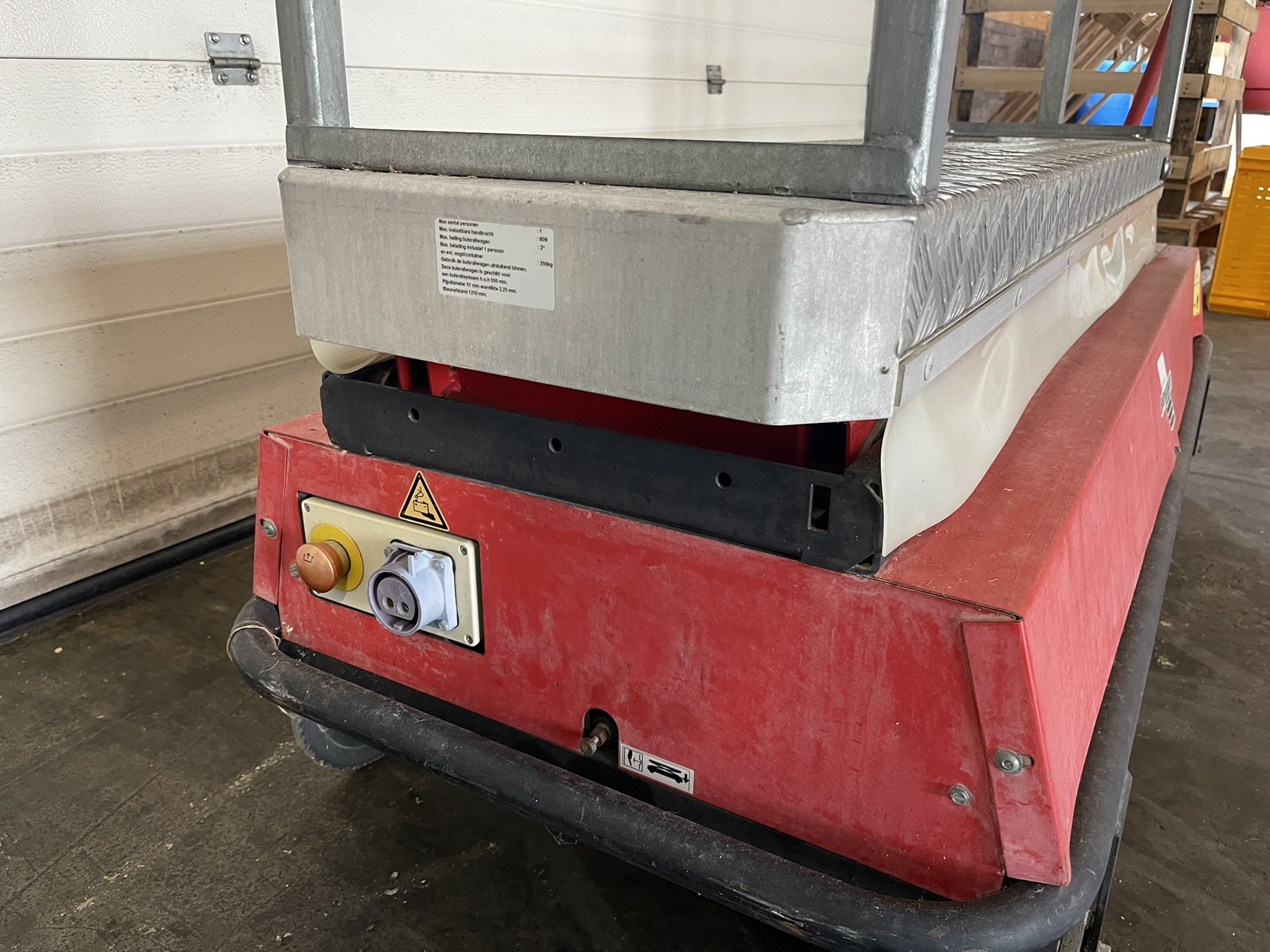 Berg pipe rail aerial worker