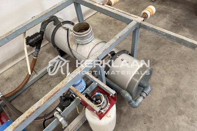 Pump unit for roll container conveyors
